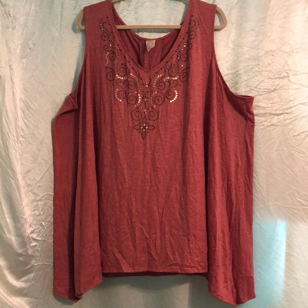 Faded Glory. Tuni length tank top. V neck with embellishments.
